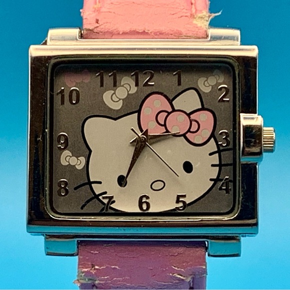 HELLO KITTY Women’s Fashion Quartz Wristwatch Working Condition - Picture 1 of 16